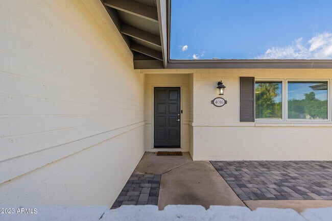 Foto del edificio - 4016 S Holbrook Ln