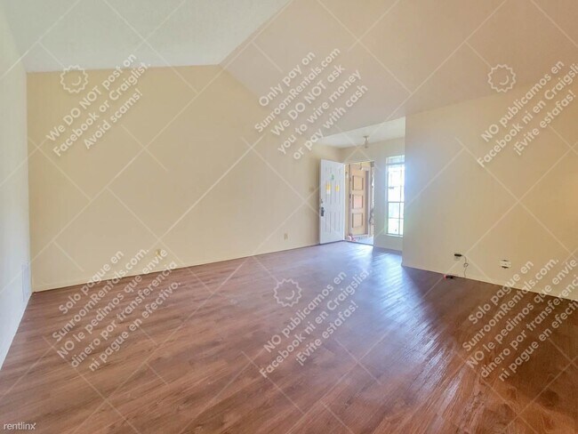 Foto del edificio - 2 br, 1 bath Duplex - 10809 Lanshire Dr B B