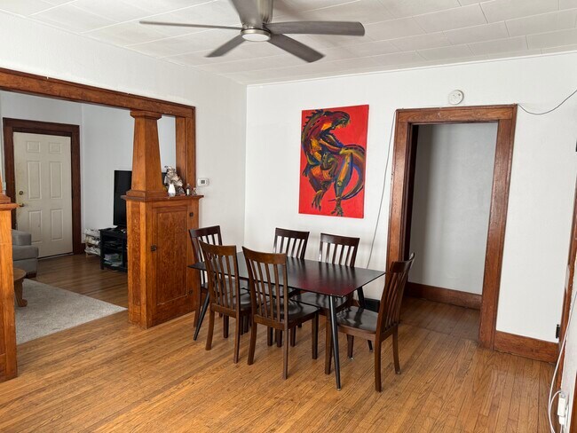 Comedor de la planta baja - 670 S Governor St