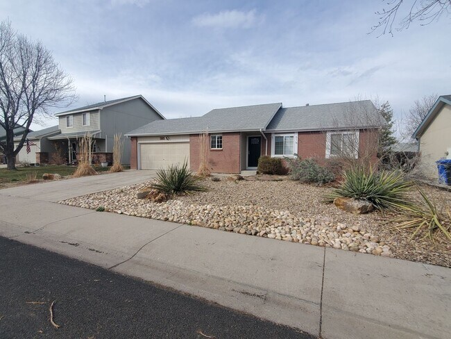 Building Photo - Beautiful 4 Bedroom Home with Large Baseme...