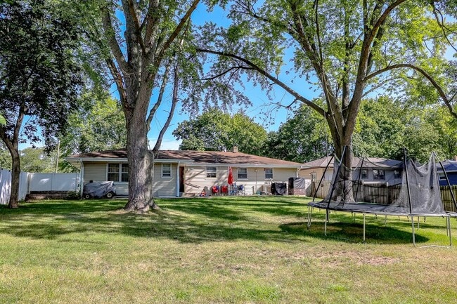 Building Photo - 3403 Seward Ave
