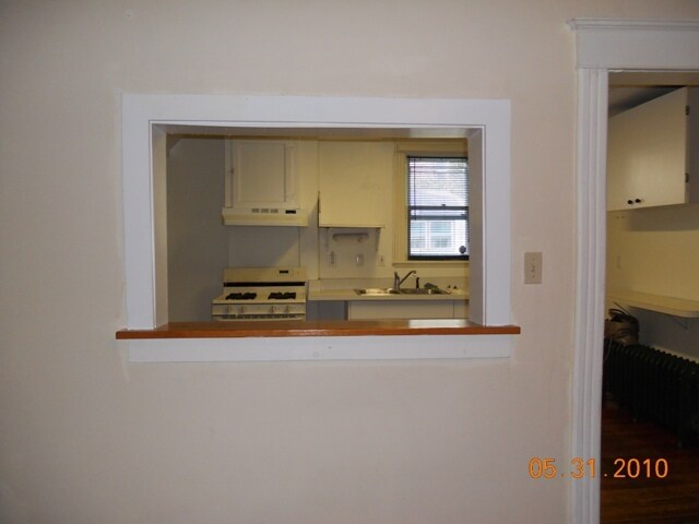 dining room into kitchen - 34 Cortland Pl