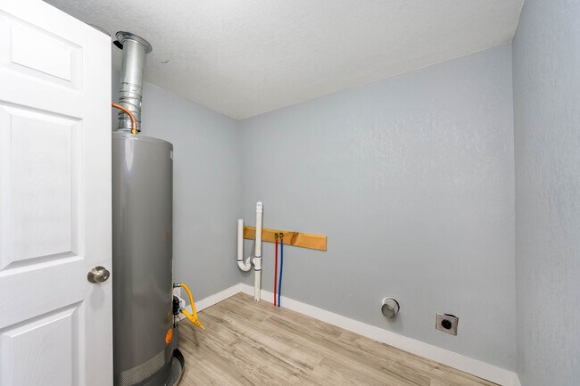 Foto del edificio - 407 W 6th Ave