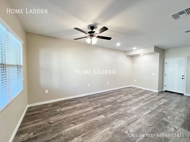 Building Photo - 779 E Doral Ave