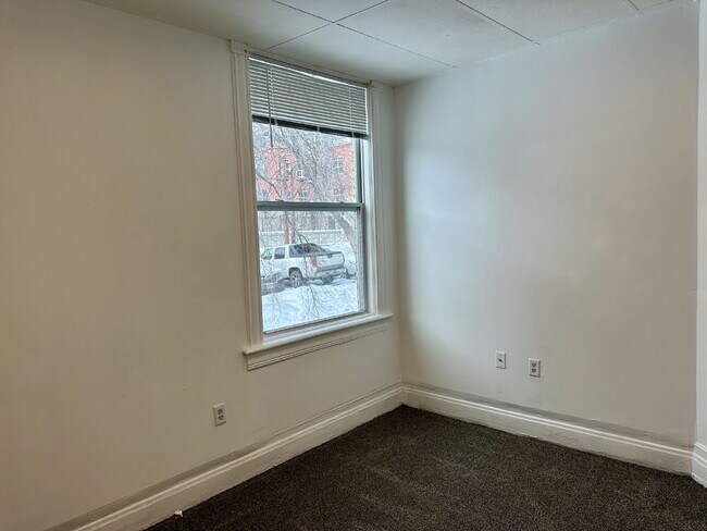 Foto del edificio - "Charming Studio Retreat on East 3rd Street – Your Cozy Duluth Escape!"