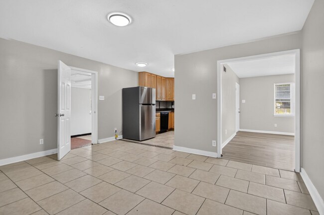 Building Photo - Midtown Living with Modern Conveniences – Prime Little Rock Location!