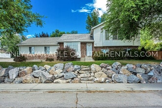 Building Photo - 1437 E Murdock Dr