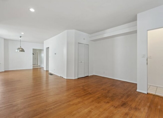 Foto del edificio - 1637 W Barry Ave