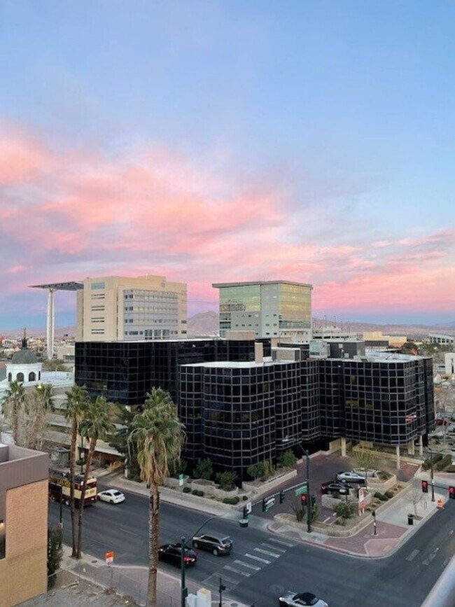 Foto del edificio - Welcome to effortless luxury living at The...