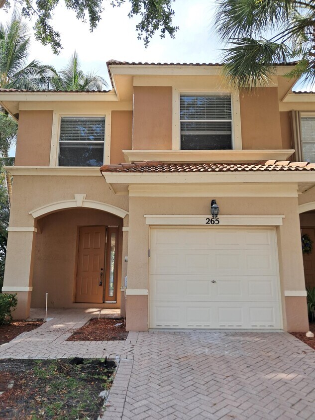 Foto principal - 265 River Bluff Ln