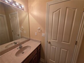 Building Photo - 302 Cross Creek Dr