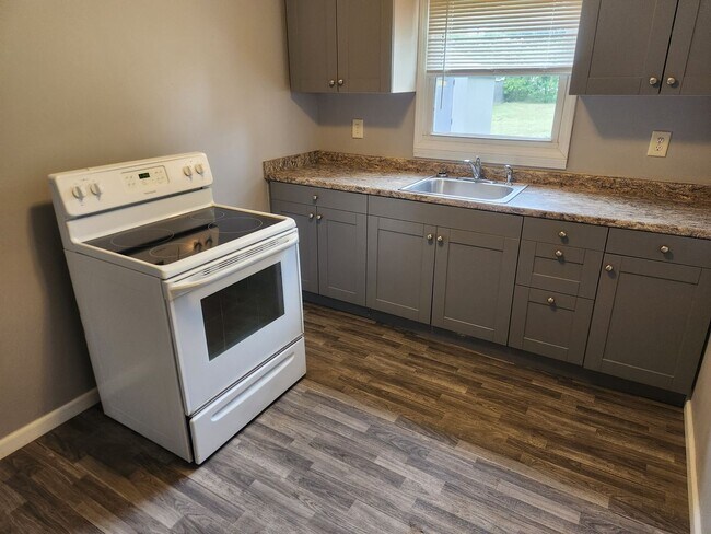 Foto del edificio - 246-250 Cedar Heights Rd. Circleville, Oh....