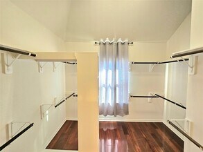 Building Photo - 9610 Knights Station Dr