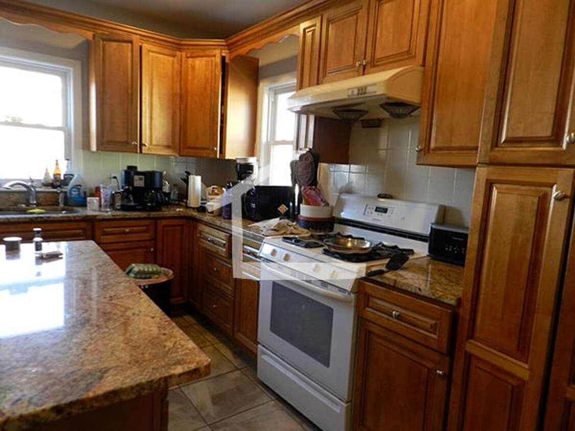 Large Apartment in Allston, Students Welcome! Pets Friendly. Laundry on a Site, Parking for Rent - Large Apartment in Allston, Students Welcome! Pets Friendly. Laundry on a Site, Parking for Rent