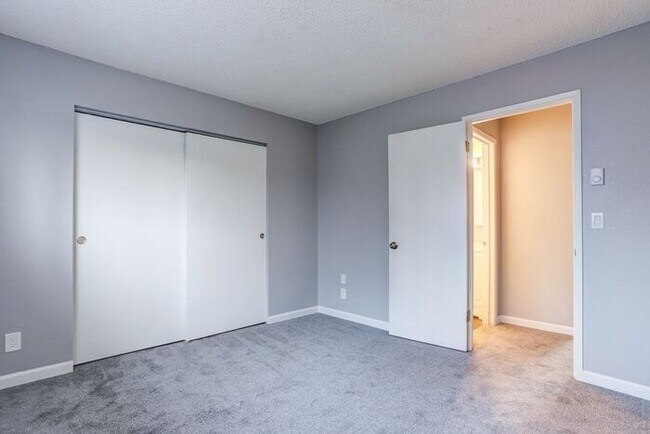 Foto del edificio - NOW RENTING! Upper 1-bedroom 1 bath! JUST ...