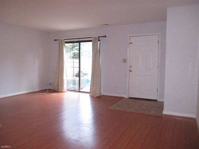 Building Photo - 4 br, 2.5 bath Townhome - 9884 Brookridge Ct
