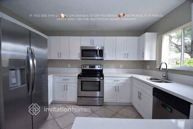 Building Photo - 14311 SW 154th Ct