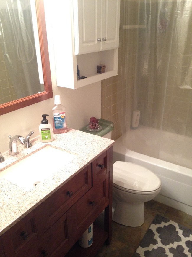 Foto del edificio - 533 Stone Ridge Dr