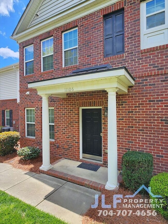 Foto del edificio - Beautiful 2 Story Condo in the Ballantyne Area of Charlotte!