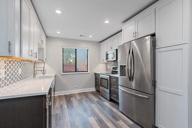 Foto del edificio - 1906 Heatherway Ln