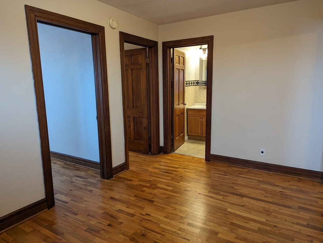 Bonus Room to Bath & Bdrms - 69 E First St