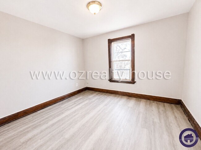Foto del edificio - 1031 N Michigan St