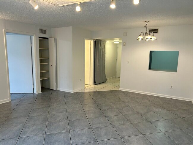 Building Photo - 3195 Foxcroft Rd