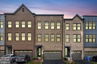 Building Photo - 23035 Sullivans Cove Sq