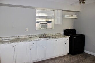 Building Photo - 6832 UNIT C