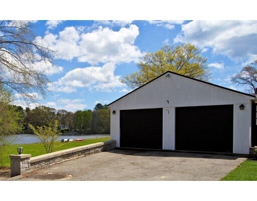 Building Photo - 35 Elmwood Rd