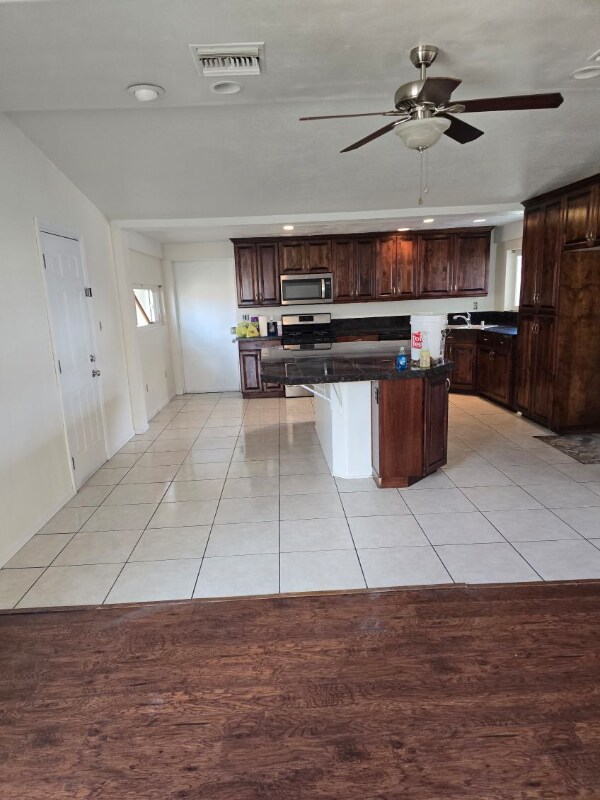 Foto principal - 471 E Nugent St