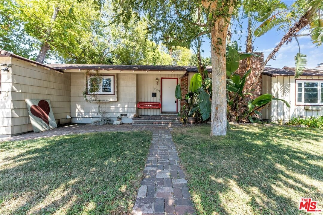 Primary Photo - 13253 Magnolia Blvd