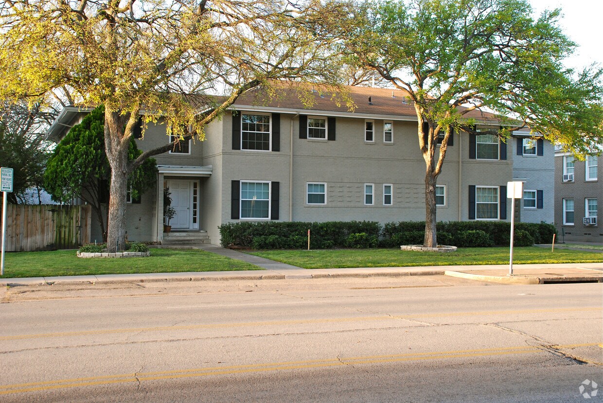 Primary Photo - 4133 Lovers Ln
