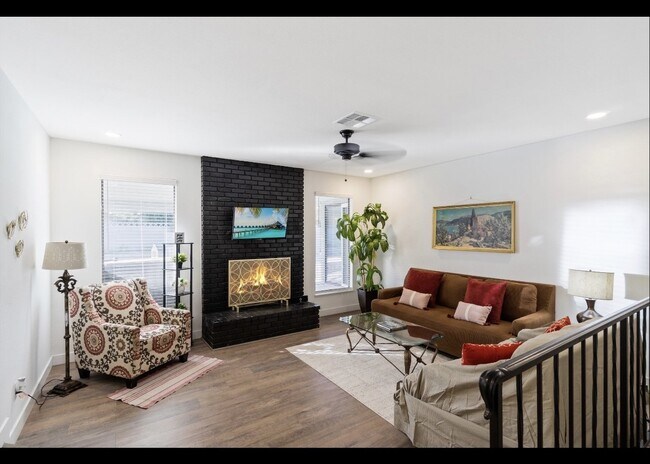 Foto del edificio - Fully Furnished Executive Rental in Las Ve...