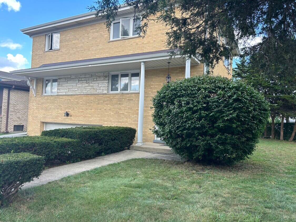 Primary Photo - 1121 N Northwest Hwy