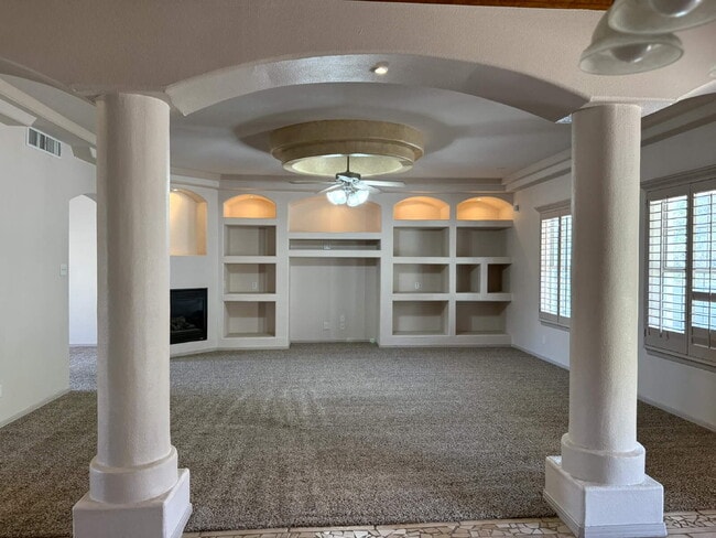Building Photo - 317 Zenith Dr