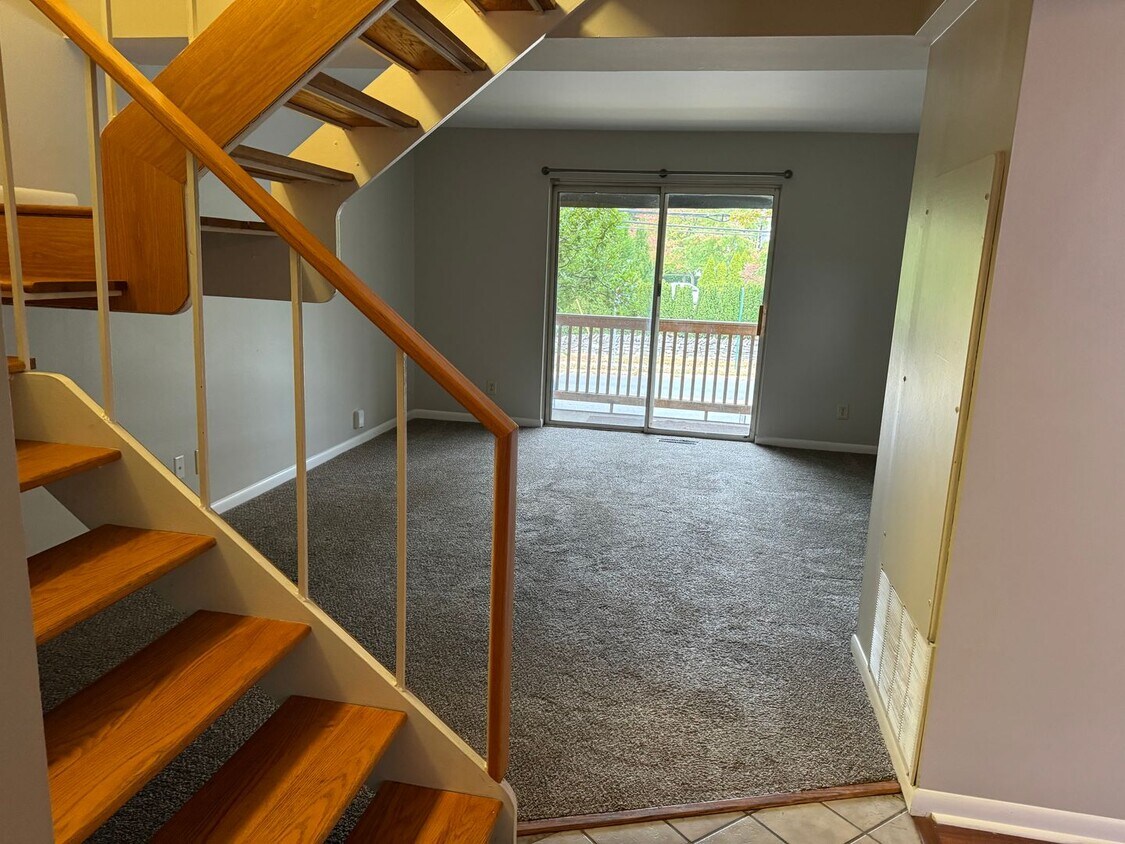Primary Photo - Two Bedroom Apartment for Rent - Marble Cl...
