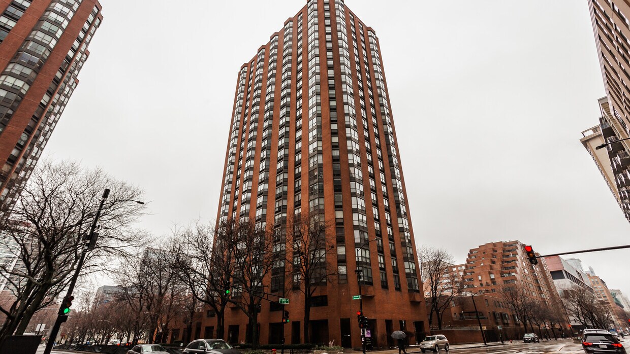 Foto principal - 899 S Plymouth Ct