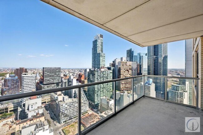 Building Photo - 2 bedroom in Long Island City NY 11101