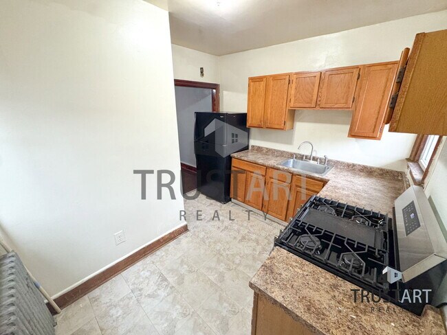 Photo - 5719 N Howard St House