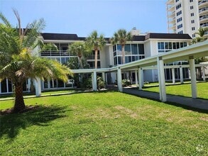 Building Photo - 2100 Benjamin Franklin Dr