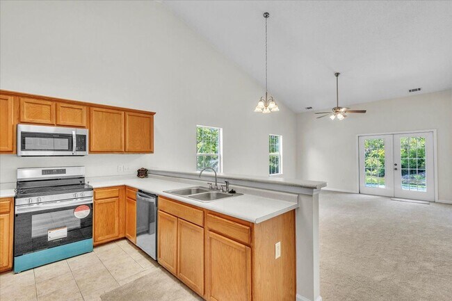 Foto del edificio - Better Than New 3 Bed/2 Bath Townhome in S...