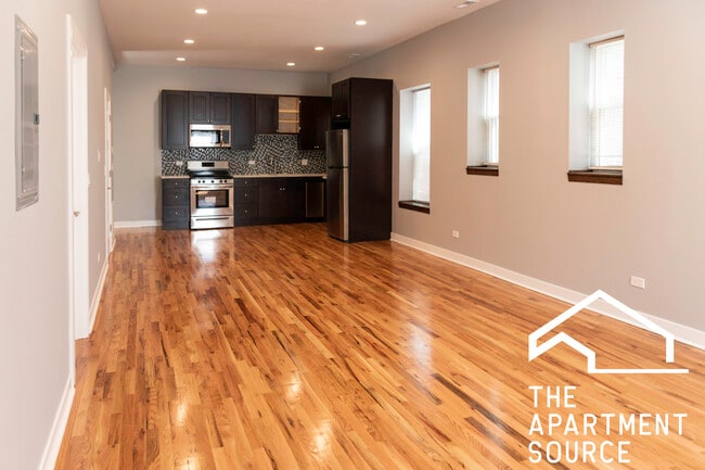 Photo - 1929 W Montrose Ave Apartment