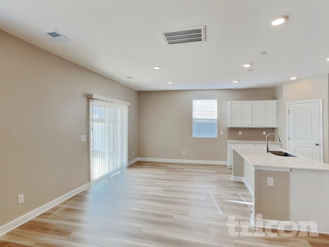 Building Photo - 247 W Millbrook Dr
