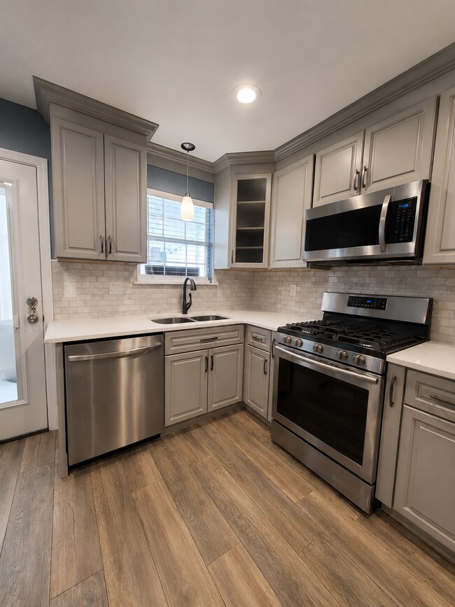 Foto del edificio - Beautiful 2-Bedroom, 2-Bath Townhome in Gated Community – Section 8 Welcome! Furniture Not Included!