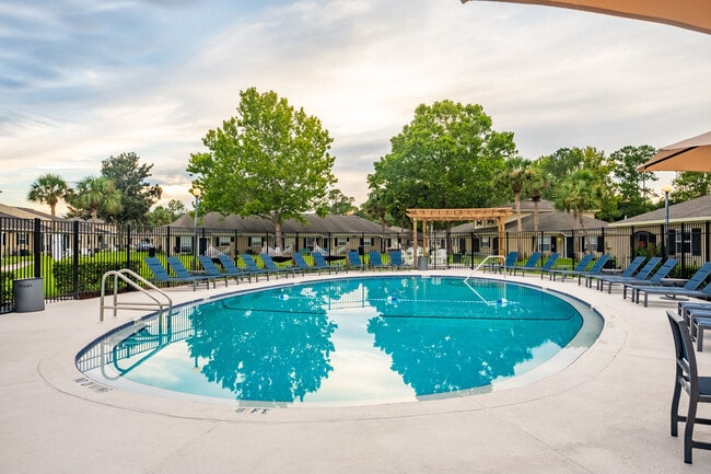 Community Pool - Pickwick Flats