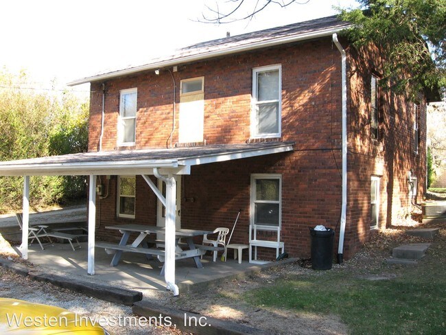 Building Photo - 138 Chandler Blvd