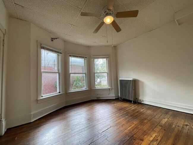 Foto del edificio - 825 Hamilton Blvd