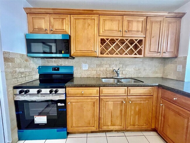 Foto del edificio - 2320 S Cypress Bend Dr
