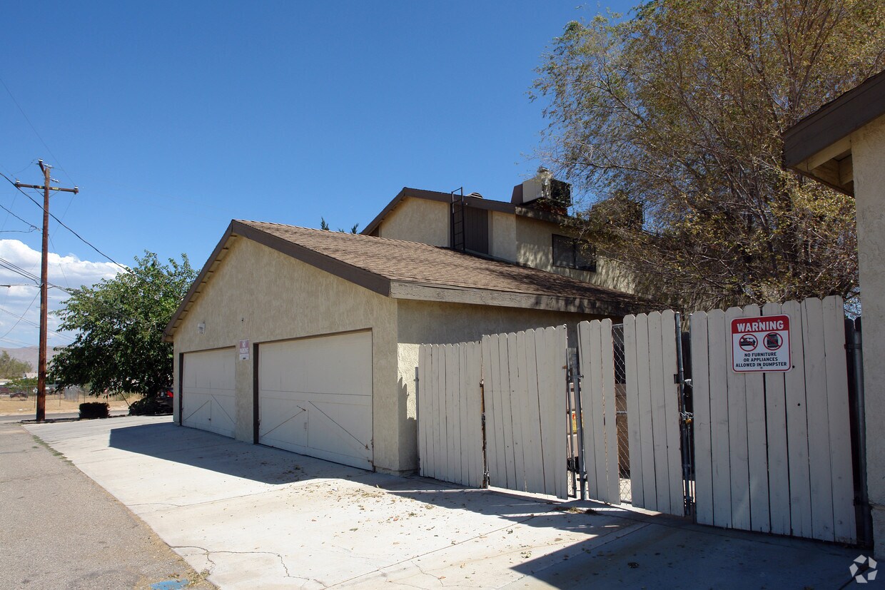 Building Photo - 16440 Orange St